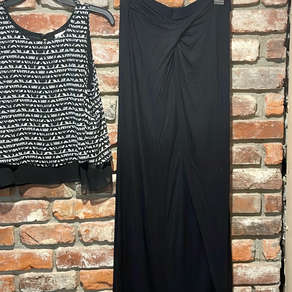Bisou Bisou Maxi skirt, size medium EUC